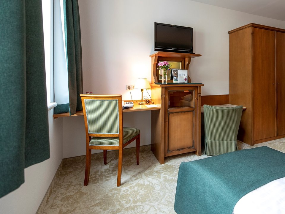 Tisch im Hotel Doppelzimmer 4* im Hotel Lercher Tisch im Hotel Doppelzimmer 4* im Hotel Lercher