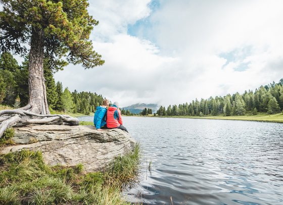 Herbstwanderung am Fluss im Murauer Gasthof Hotel Lercher (c) Thomas Sobian