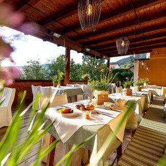 Frühstück auf der Terrasse.