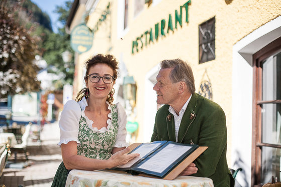 Frau und Herr Lercher im Murauer Gasthof Hotel Lercher (c) Busreisen Stmk