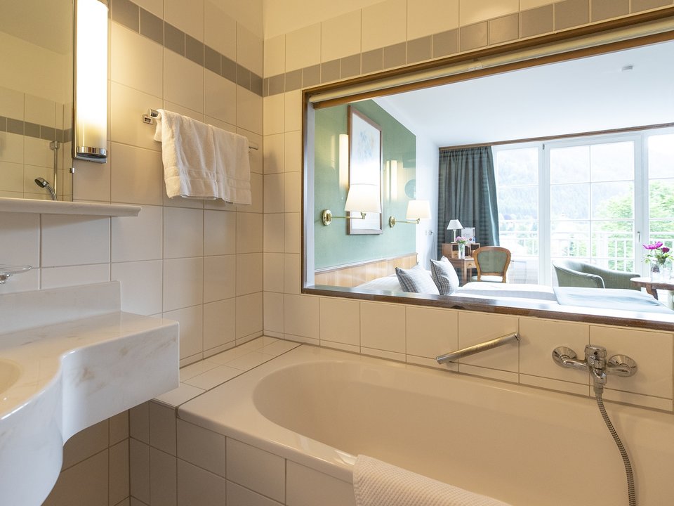Bad im Hotel Gartenzimmer 4* im Hotel Lercher Bad im Hotel Gartenzimmer 4* im Hotel Lercher
