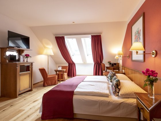 Hotel Mansardenzimmer 4* im Hotel Lercher Hotel Mansardenzimmer 4* im Hotel Lercher