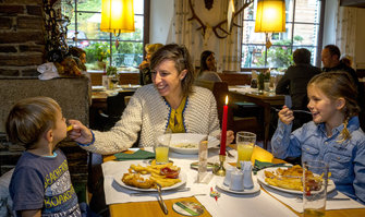 Eating with the whole family in the Hotel Lercher