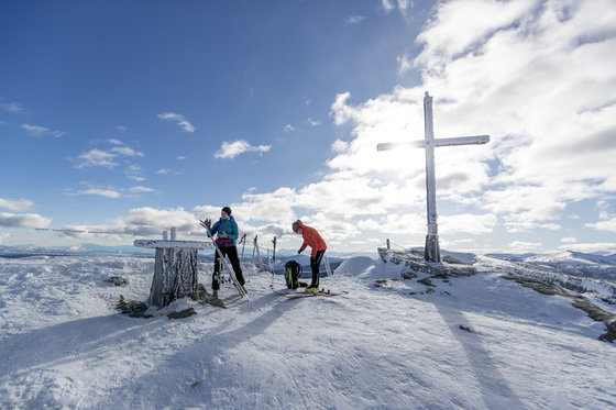 Gipfelkreuz im Winter (c) Tom Lamm