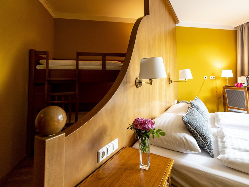 Hotel Familienzimmer 4* mit Stockbett im Hotel Lercher Hotel Familienzimmer 4* mit Stockbett im Hotel Lercher